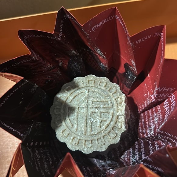 Viori Heirloom Tea shampoo only limited edition - Picture 3 of 3